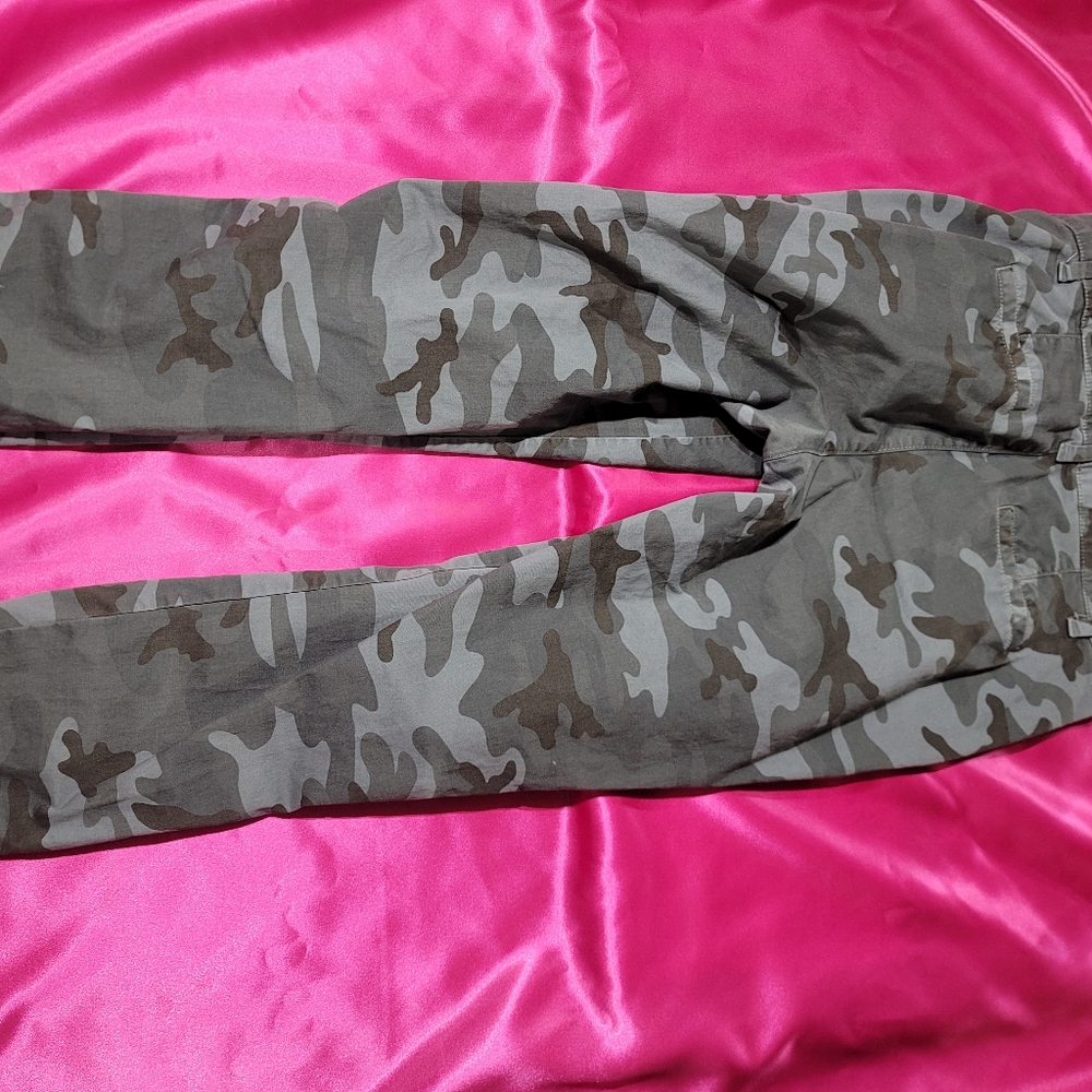 Camo gap pants - Picture 2 of 3